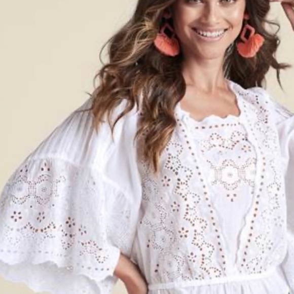 VENUS Tops - Venus embroidered blouse or crop top it’s a size 2, but it really fits 4 and 6